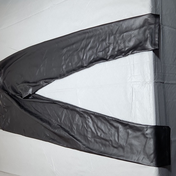 SWS The Essential Luxe Legging - Picture 9 of 9